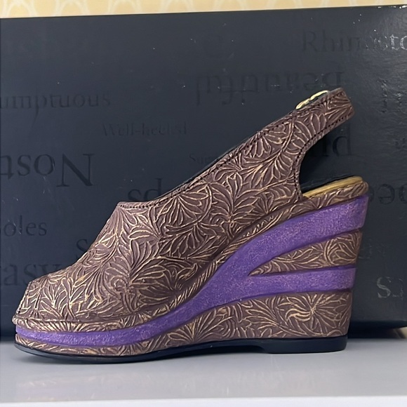 Just the Right Shoe “Golden Leaf” #25098 (1999) Miniature Collectible With Box - Picture 1 of 5